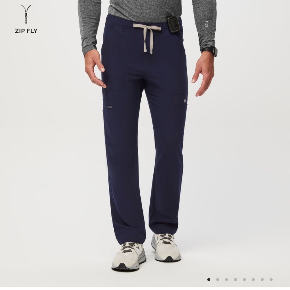 FIGS Cairo Cargo Scrub Pants, Men’s, size medium, navy